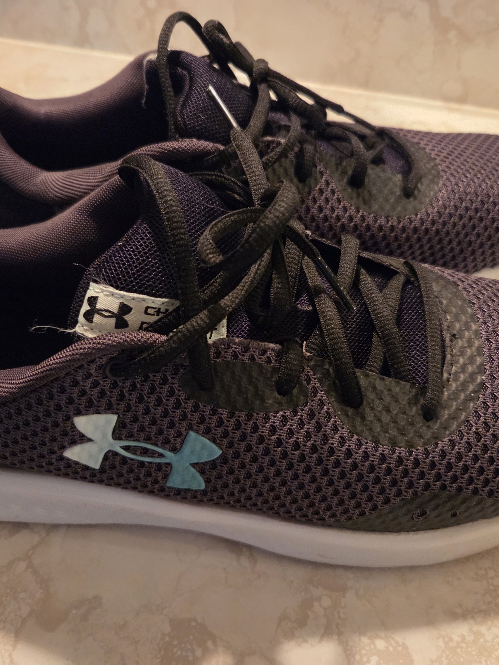 Under Armour Black Deluxe Foam Athletic Shoes